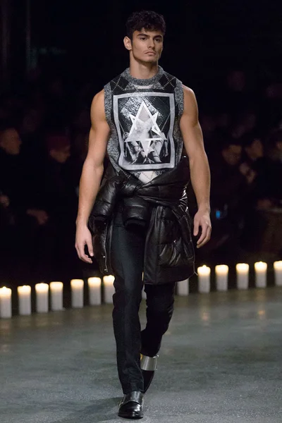 Look 3